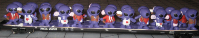 Papa Company  Purple People Eater food supply : 48 Blue aliens (paint them purple) of 6 types bonded to flatcars